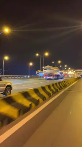 Bảo gặp máy bay trên đường mà không ai tin😅😅😅. 