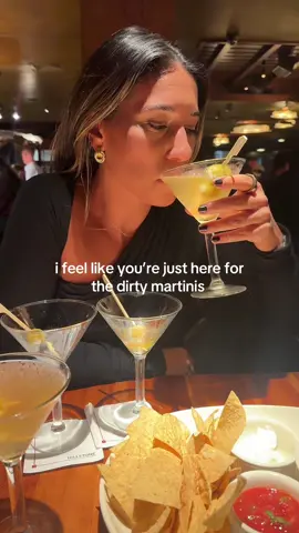 and the spinach artichoke dip @Hillstone #hillstone #hillstonerestaraunt #dirtymartini 