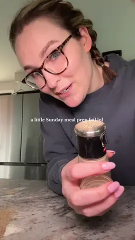 I was going to post this on my story but I think it deserves a spot on the main feed….. don’t buy this pepper shaker lol  #mealprep #oxo #saltandpeppershakers #fail #saltshaker 