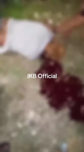 BREAKING NEWS:  Terjadi penikaman di wilayah Bukaka sekira pukul 23.00 Wita, Ahad 12 Oktober 2025. Dari info warga, korban bernama Noldi. Saat ini terduga pelaku berinisial IR telah diamankan polisi. Penyebab kejadian diduga dendam lama. #ikbofficial #enewsindonesia 