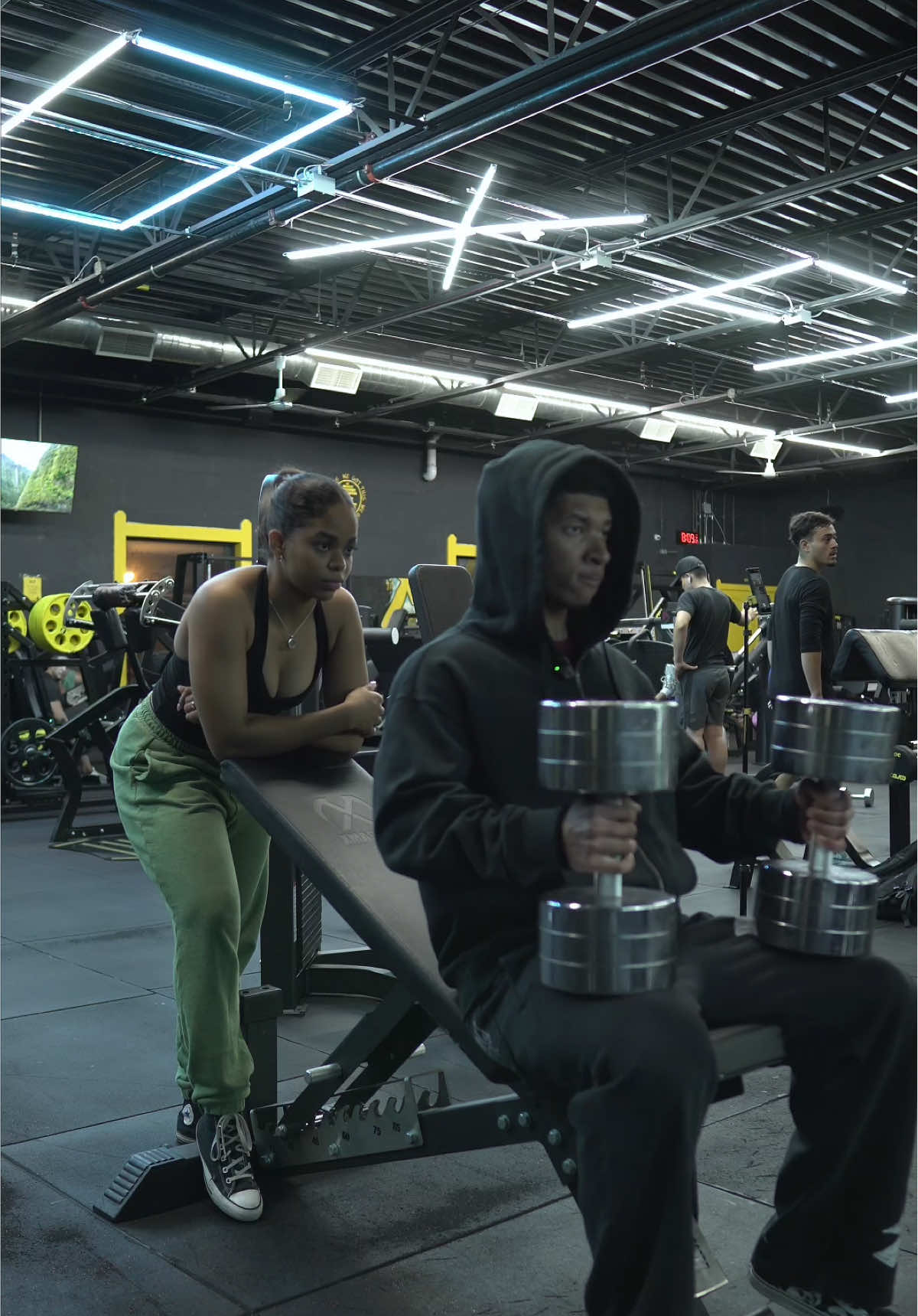 PRESS INCLINADO CON MANCUERNAS DE 110LBS #pressinclinado #gym #Fitness 