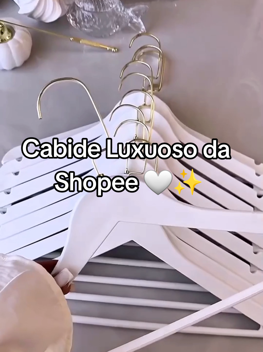Cabides Perfeitos para closet ou loja  ID: #cabides #enxoval #enxovaldecasamento #closet #decoracao 