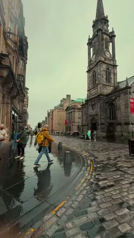 “Edinburgh’s Royal Mile in the Rain: Step Back to Victorian Times 🕰️☔️”#RainyEdinburgh #VictorianVibes #RoyalMileWalk #CinematicTravel #UKTravelShorts 