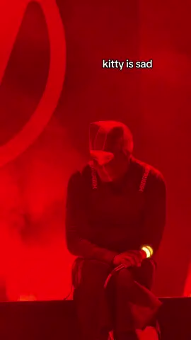 the PAIN in his eyes 😭 #twentyonepilots #tylerjoseph #tylerjosephedit #tøp #breachtour @twenty one pilots @Evie ⊬ @bec 