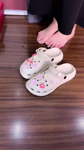 Dép sục xinh lắm, mang gọn chân #depnu #depxinh #suc #depsuc #giaysuc 