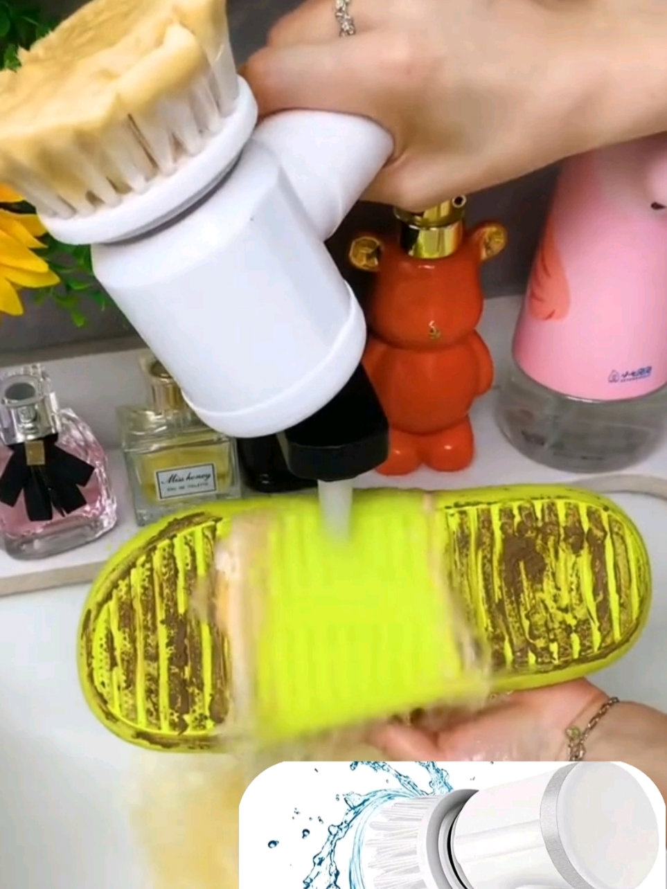 Escova giratória elétrica de limpeza 5 em 1. #donadecasa #achadinhos #limpeza #foryoupage #achados 