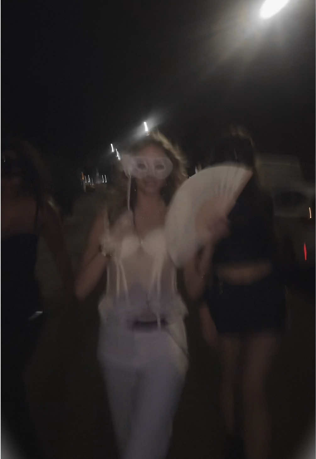 TAKING A PICTURE📸 #masquerade #halloween #takingapicture #trending #diva 