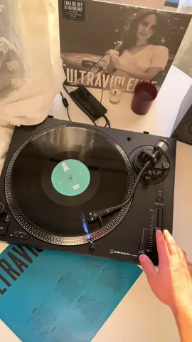 MOVE BABY, MOVE BABY I’M IN LOOOVEE #lanadelrey #lana #ultraviolence #westcost #fyp 