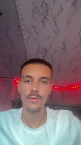 Voilà quoi voilà les explications, puis voilà quoi après j’ai de la chance d’avoir des cheveux résistants parce que il tenait bien quoi malgré les quatre écolo plus une coloration noire