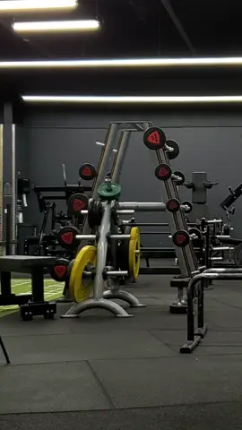 reaction people at gym to body control  #pourtoi #for #fyp #tik_tok #parati 