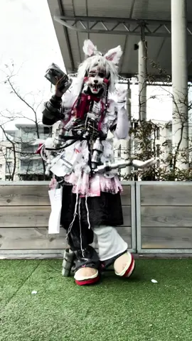 My foot was stuck on some wire bruh.. VELVET DONT KILL ME FOR POSTING THE SOLO VER . . . #manglecosplay #fnafmovie #fivenightsatfreddys #fnafcosplay #mangle 