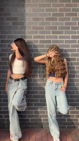 Yesss Zlata😽😼(Maria,Eva,Sabrina,Liv in a back round😼)