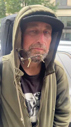 HOMELESS MAN ATTACKED ON THE STREETS OF PORTLAND #securityguardtiktok #homeless #portland #caughtoncamera 