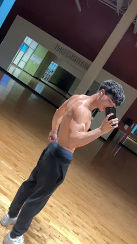 How yall doingg 😉 #foryou #GymTok #viral #fyp #Fitness 