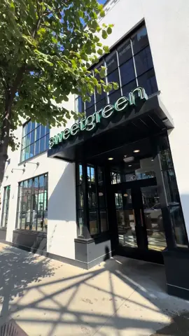 Drove an hour but I finally got to try the Ranchy Baddie Bowl @sweetgreen! Here is our review @BreAnna Nicole. Let’s just say we WILL be back for another one! Shoutout to @Olandria  and @Nicolas Vansteenberghe! We love yall downnnn!  #sweetgreen #nicolandria #ranchybaddiebowl #healthylifestyle #columbusohio 