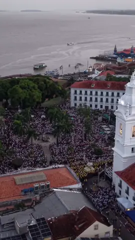 As ruas de Belém se transformam em um rio de gente, todos movidos pela fé em Nossa Senhora de Nazaré. Uma experiência que só quem vive sabe. #círio #Nazinha2025 #procissão #belémparábrasil#fe 
