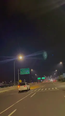 Area jalan Bandara soekarno hatta der malam hari🙌 #paprandom🤪 #jalanahestetic #kotatangerang #bandarasoekarnohatta #a_anas68 