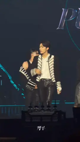 sumpah cuma jalan aja ganteng banget gini heran 😭  #jeongwoo 