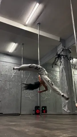 Треную офлайн в Києві ❤️Також є можливість тренуватися зі мною онлайн ❤️#poledance #polesport #poleart #poletrick #polespin 