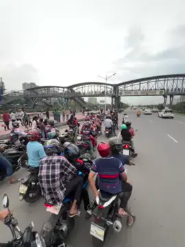 jara boltaso je amr jonno amader grand opening e plm hyse amon kichu ei na holar ola bhut gari ei Friday run mare amra amader grp e holar ola gari allow na🤍 amr back saider frnd er gari diya vdo ta korsilam ar oi khane je army chilo ami ta dekhi nai karon sbar age chilam ami tai ❤️‍🩹#ateaysha #viral #foryou #idfreezed 