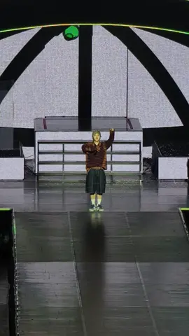 ดุ๊กดิ๊กๆวิ่งลงเวที ช็อตกันทั้งฮอล 🐧🫶 #kyungsoo #doit_inbangkok #dohkyungsoo #exo 