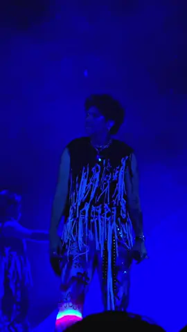 Kinabahan ako akala ko nawrong timing ng pwestuhan si Rafa nagpanic na ako hindi ko mavvideo ung iconic intro ni Gian. Pero huhu. Ang magical haha. Sobrang sakto ung pag-usad ni Rafa para makita si Gian. Nakakaiyak nawitness ko sa live. Sobrang overwhelming. 🥹 #cupofjoe #stardustcupofjoe #cupofjoestardust #stardustday3 @gian.pb @raphridao @cupofjoemusic 