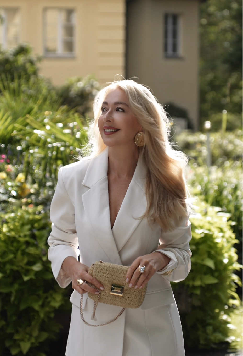🤍🤍🤍        •	#FormalWear 	•	#ClassyStyle 	•	#AllWhiteLook 	•	#MinimalStyle 	•	#FashionVibes