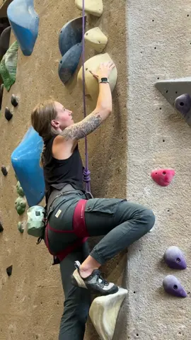 Me anytime I come up to a sloper ✨ #rockclimbing #ropeclimbing #bouldering #thehive #vancouverbc 