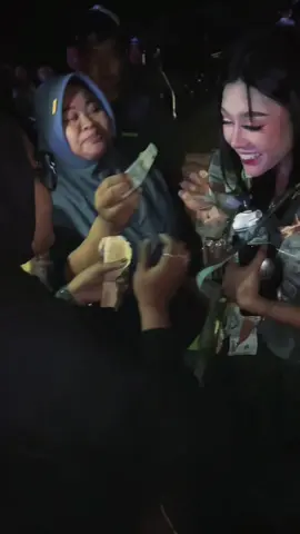 Semangat ya arek ayu @Lady Abrenda 🧚🏻‍♀️  #wongebrenda #carnavaloroororombokulon #ajijayaaudio #pasuruan24jam  #pabrikgulabululawang 
