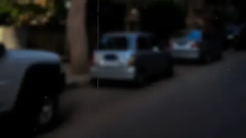 مستني اي من شعب بيستني الاذان يخلص عشان يكمل اغاني