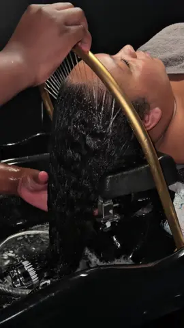 A Japanese Inspired Headspa?? Count me in! Had the most relaxing time @cleaheadspa #hairtok #curlyhair #naturalhairtiktok #levelupafrica #headspa 