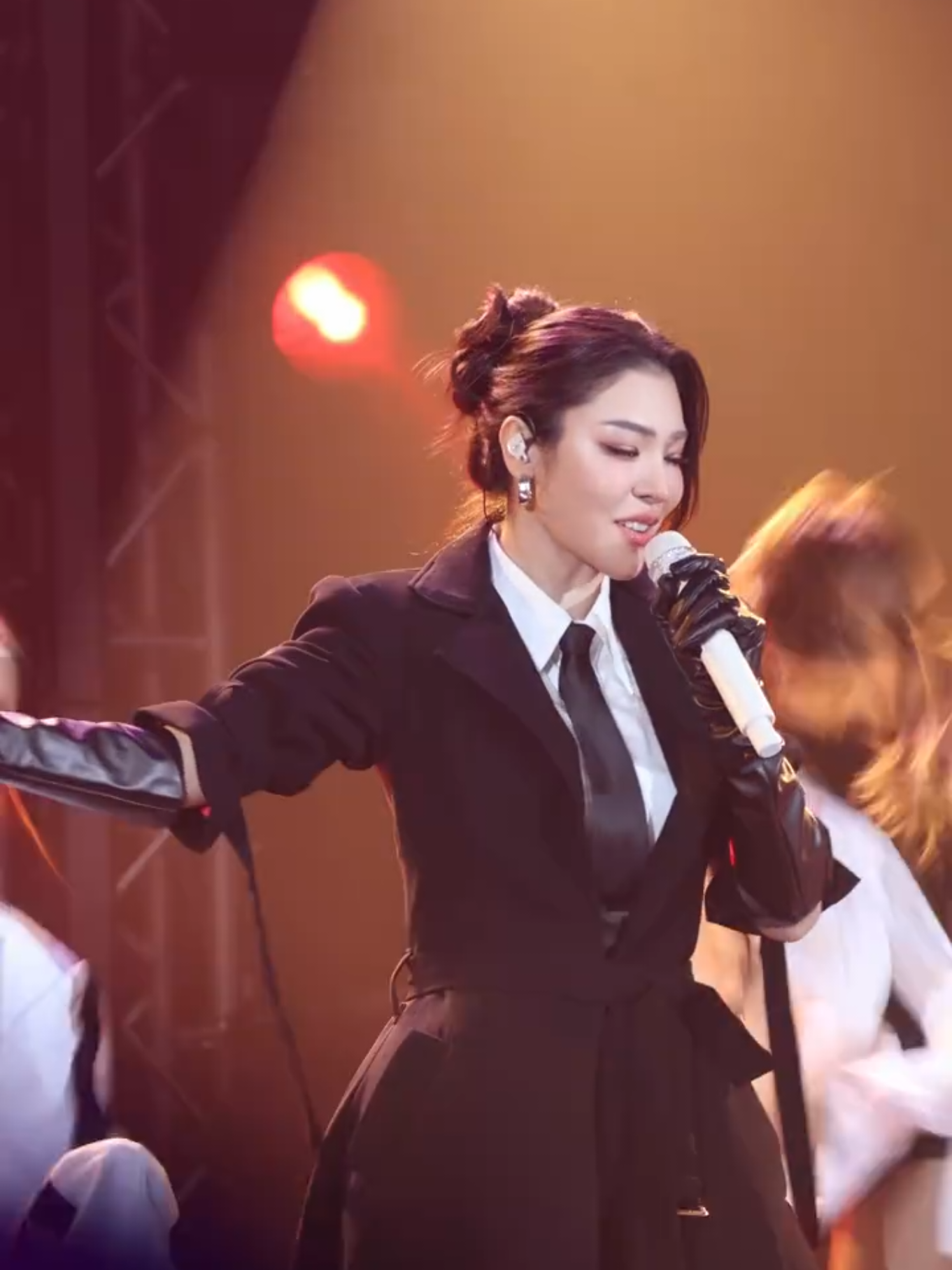 This is what you came for. HAPPY BIRTHDAY PERAYA #FayeGentleBadGirlParty #FayePeraya #faye_malisorn #FabelEntertainment 