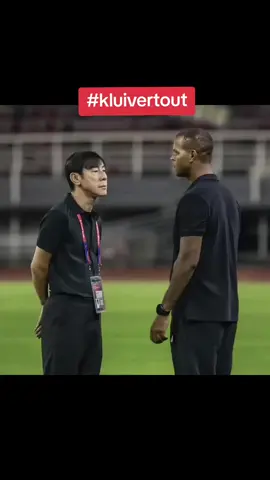 Tuh kan diomelin loe ama STY... udah mundur aja meneer Patrick Kluivert!  #timnas #timnasindonesia #sty #patrickkluivertout #pialadunia 