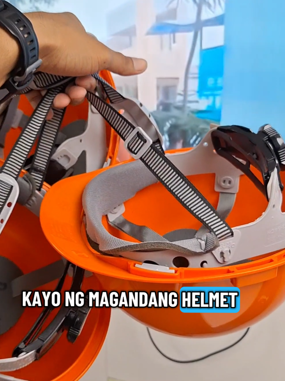 Hard Hat na ginagamit sa Construction worker pwede ding proteksyon sa ano mang uri ng sakuna gaya ng lindol para sa ating proteksyon at sa ating pamilyang naiwan sa bawat tahanan, siguraduhing may helmet kayo sa bahay para sa dagdag proteksyon tuwing may sakuna.  #earthquakesafety  #safetytips  #safetyfirst  #hardhat  #safetyhelmet 