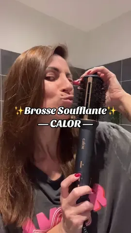 En partenariat avec @Calor_france 💫 J’ai testé la brosse soufflante AirBrush 3D de et j’adore le résultat ! Moi qui suis nulle pour donner du volume, cette fois j’ai réussi à décoller mes racines sans galérer 😍 En une seule brosse, je sèche, je lisse et je donne du style — le tout super vite, sans abîmer mes cheveux. Résultat : un brushing brillant, léger, et plein de mouvement ✨ @Skeepers France  #Calor #AirBrush #BrushingMaison #HairCare #TestProduit 
