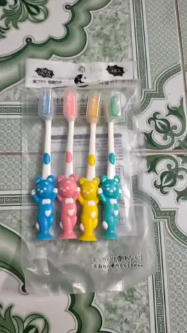 Sét 4 chiếc bàn chải đánh răng trẻ em xuất Nhật siêu mềm, siêu rẻ, siêu đáng yêu mà giá chỉ 10k/4 chiếc thôi ạ. #banchaidanhranglongmem  #banchaidanhrangtreem  #betapdanhrang  #xuhuong  #tapxaykenh 