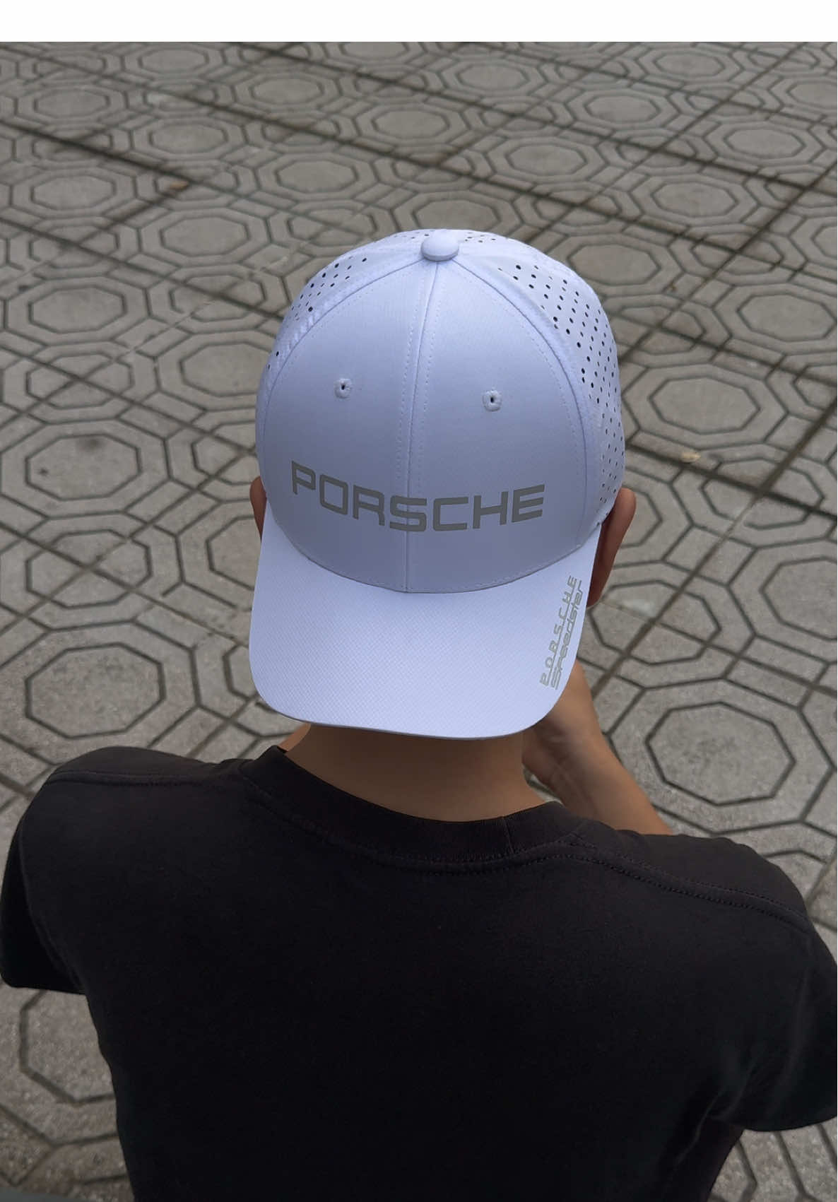 Màu trắng lúc nào cũng cháy hàng #nonchatt #muthethao #nonluoitrai #mũthờitrang #porsche 