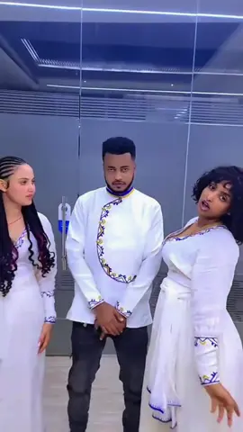 With our favourite artist  📞 0977190000 / 0929049216 Mexico debrewerk building 13th floor  ———————————————— #ethiopianfashionacademy #coolfashionacademy #fashion #addisabebafashionacademy #fashionschool 