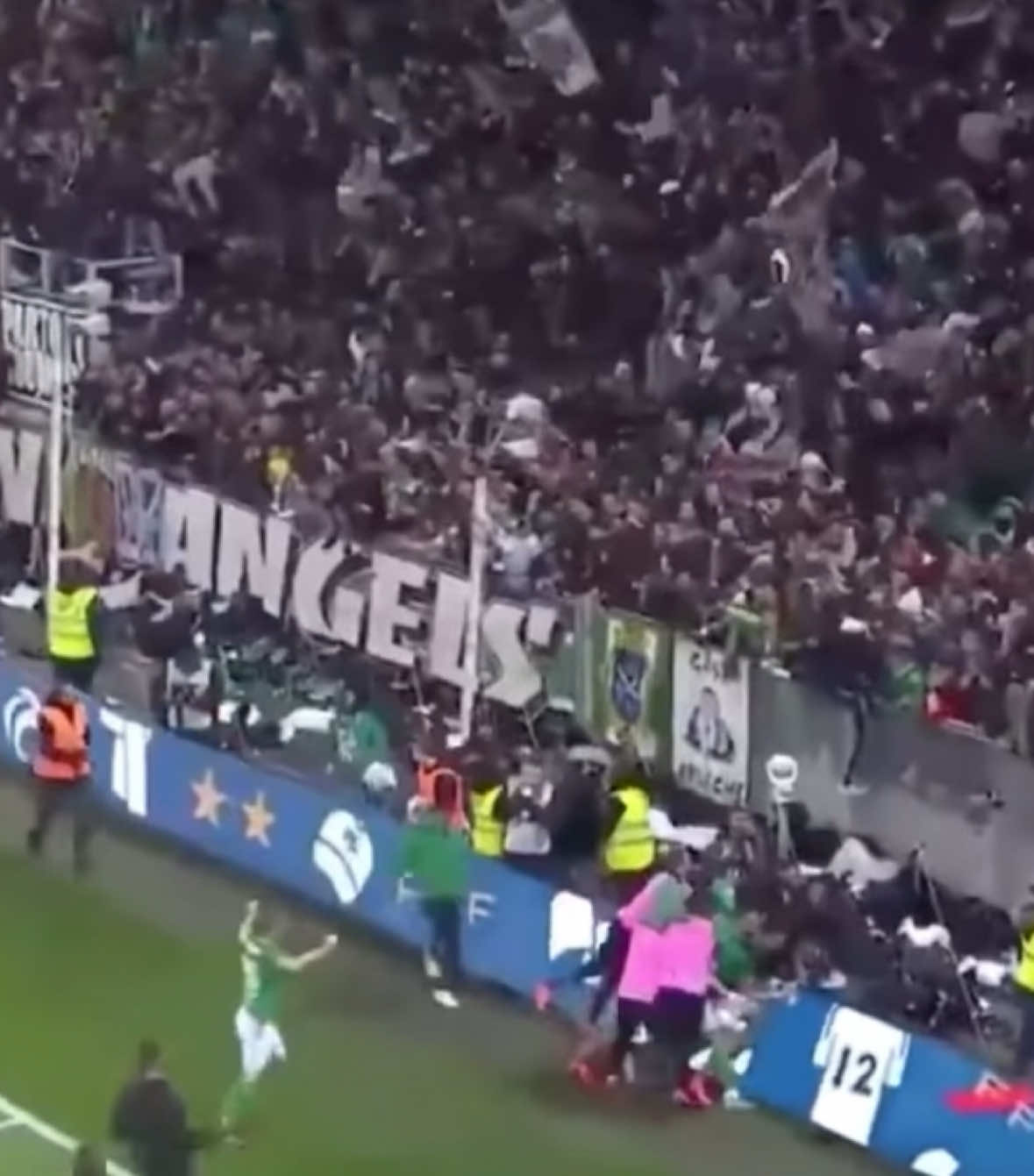 La délivrance 😍 #asse #saintetienne #coupedefrance #boudebouz #geoffroyguichard 