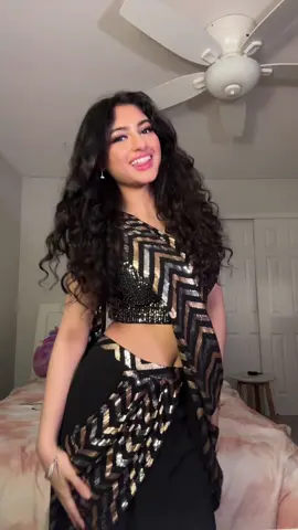 Me after straightening my hair for months #curlyhair #fashiontiktok #OOTD 