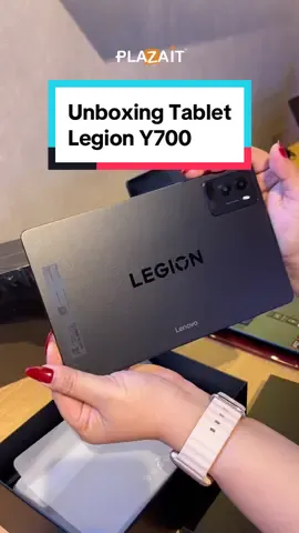 Ini dia salah satu tablet kece baru yang bisa dukung multitasking kamu😍🔥 Tablet Legion Y700 sekarang udah bisa kamu dapetin di Plaza IT yaa✨ #tablet #labletlegion #legiony700 #tabletmahasiswa #tabletsekolah 