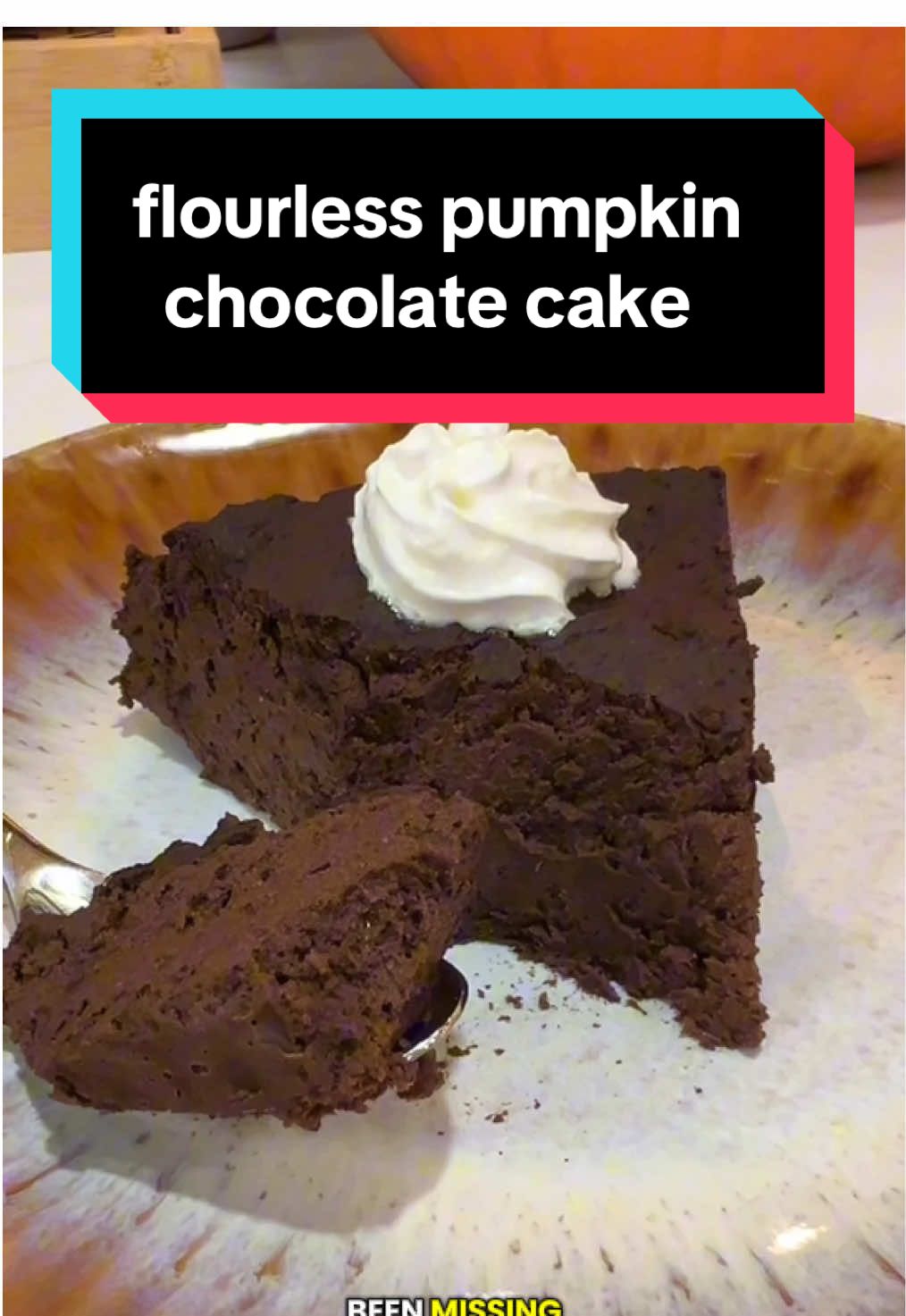 Flourless Pumpkin Chocolate Cake 🎃 🥰🍎 Recipe 6 of 15 Ways in 15 Days Pumpkin is what you’ve been missing ! 🍫🎃 📝the full recipes from this series are posted on my Substack page. Substack is MY NEWSLETTER platform. Are you signed up? If not, SEND ME A MESSAGE with your email address and I’ll make sure you get this recipe!  ✍️The link is in my bio 🔗 substack.com/thewellnessskitchenista .. #chocolate #flourlesscake #pumpkin #darkchocolate #mousse