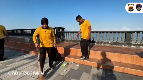 @ditpolairntb Semangat bersih-bersih pantai tak pernah padam! Setiap Selasa & Jumat, Dirpolairud Polda NTB pimpin aksi bersih pantai di lokasi berbeda. Hari ini di Pantai Ampenan. Dukung terus Program Kabaharkam Polri!  #LautSehat #NTBSehat #polripeduli #poldantb #baharkampolri 