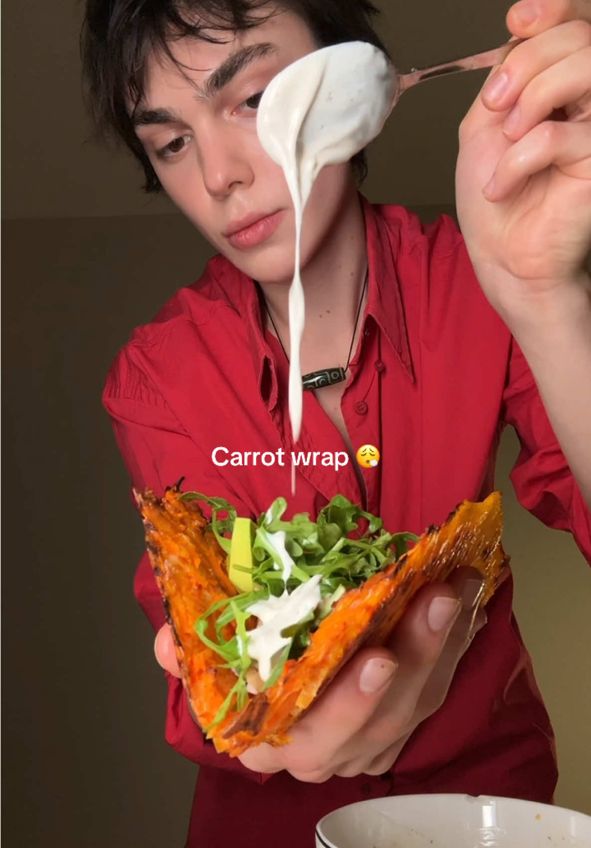 It’s skincare snack time 🤤 carrot wrap 🥕🧀 2-3 carrots mozzarella  1-2 eggs  salt &pepper  180° 25 min in owen  Chicken Avocado Yogurt  Arugula salad  Enjoy <3 #carrot #wrap #snack #glowingskin #asmr 