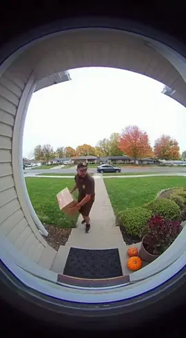 UPS driver yeets a fragile package from the sidewalk 😭📦💥 You can literally hear the glass shatter—caught perfectly on Ring cam. #RingCamera #DeliveryFails #CaughtOnCamera #PackageThrow