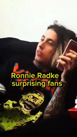 Ronnie Radke surprise fans with phone calls and unexpected house visit  🥰 #ronnieradke #ronnieradkefans #fallinginreverse #fallinginreversefan #ronnieradkeedit @ronnieradke 