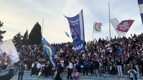 E quando l’Andria segnerà…🤍💙 #fidelis #andria #curvanord #ultras #sempre 