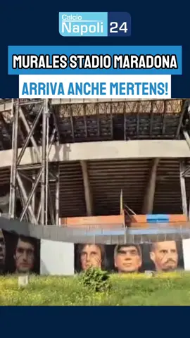 C’è anche Ciro #Mertens tra i volti del murales all’esterno del Maradona che sta realizzando #Jorit 💙 #CN24 #CalcioNapoli24 #CalcioNapoli 
