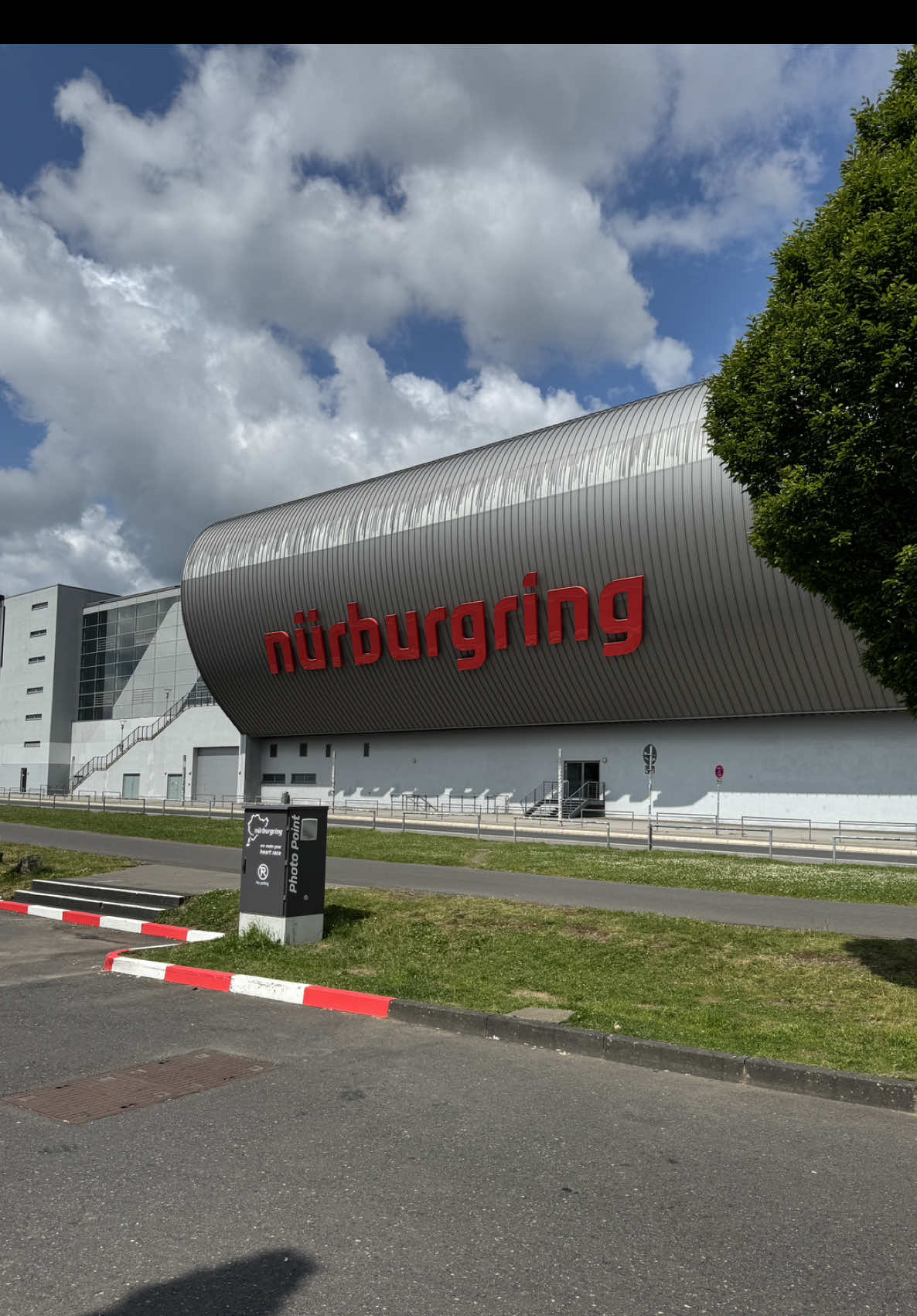 La Mística de Nurburgring🍀🔥 Puedes ver mi experiencia en el Infierno Verde en mi último video de YT, link en la biografía de mi perfil o busca en YT: Mr Sarky🫡 #mrsarky #coches #autos #nürburgring #carros 