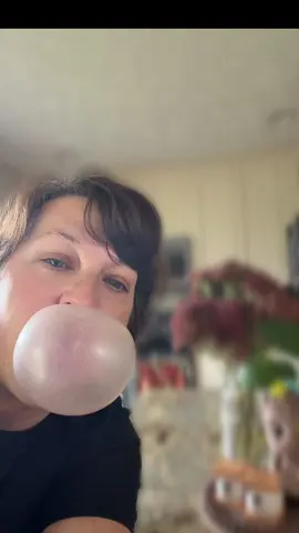 💟Funday #Sunday! #Bubblegum blowing ~ when was the last time you blew a bubble or tried? Give it a go and if you don’t know how, #practice…you’ll get it! Have #Fun today and try something new! #Godbless